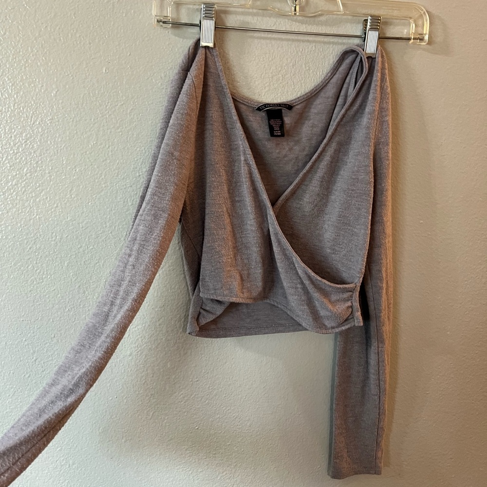Victoria’s Secret cropped long sleeve lilac cotton blouse size small